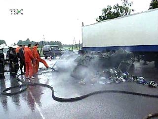 В районе деревни Севрюково в 20 км севернее Тулы столкнулись автомобиль "Газель" и BMW. Погибли восемь пассажиров "Газели", двое пассажиров BMW госпитализированы
