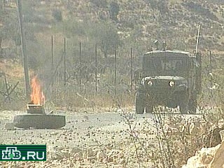 Израильская артиллерия открыла огонь по югу Ливана. Об этом сообщает государственное радио Израиля