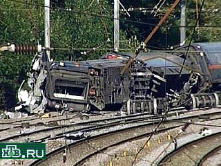 11 человек погибли в результате железнодорожной катастрофы вблизи города Лорка на юго-востоке Испании. Сегодня рано утром поезд столкнулся с автофургоном на перегоне Агуилас - Лорка