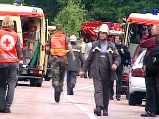 В Германии в результате столкновения 3 автобусов вечером во вторник пострадал 31 ребенок и трое взрослых - двое родителей и водитель