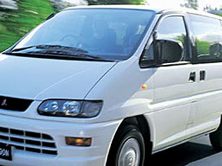 Накануне в Солнечном районе в 4 км от поселка Эворон опрокинулся микроавтобус Mitsubishi