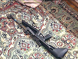 Около полудня молодой человек по непонятным причинам открыл стрельбу из пневматической винтовки "ИЖ-61" калибра 4,5 мм