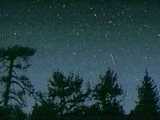 Минувшей ночью жители Екатеринбурга и Первоуральска наблюдали в небе движущийся с большой скоростью неопознанный летающий объект