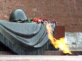 День памяти и скорби отмечается сегодня в России. Он установлен указом президента РФ от 8 июня 1996 года и отмечается в день начала Великой Отечественной войны советского народа против немецко-фашистских захватчиков