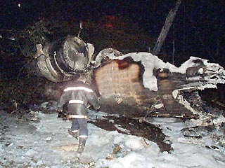 Во французской провинции Бретань, на северо-западе страны, потерпел катастрофу и рухнул на шоссе небольшой пассажирский самолет