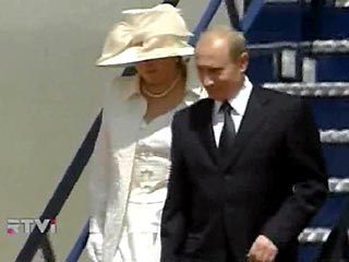 Президент России Владимир Путин прибыл с государственным визитом в Великобританию. Самолет главы российского государства приземлился в лондонском аэропорту Heathrow в 16:54 по московскому времени