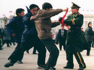 На протяжении прошедшего года китайские власти подвергали серьезным преследованиям последователей общины "Фалуньгон".
