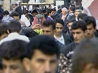 Сотни бывших иракских военнослужащих заблокировали штаб-квартиру британских войск в Басре