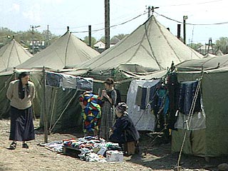В Москве заявляют, что гуманитарные организации отказывают в помощи беженцам, переезжающим в Чечню