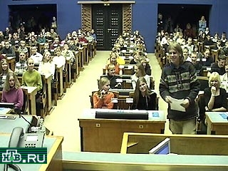 Насиженные кресла конкретных депутатов эстонского парламента накануне заняли их вероятные, пока несовершеннолетние преемники