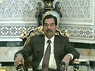 Президент Ирака Саддам Хусейн накануне вечером вновь, уже во второй раз за два дня, появился в программе иракского телевидения в добром здравии и бодром расположении духа