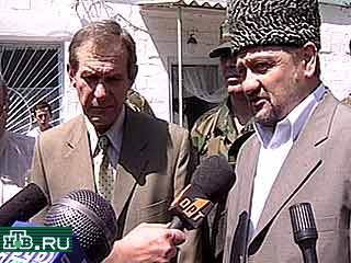 Глава временной администрации Чечни Ахмад Кадыров призвал не обвинять чеченский народ в теракте на Пушкинской площади в Москве