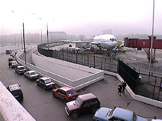 Сильный туман в Москве в субботу утром осложнил работу столичных аэропортов