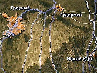 Как сообщили "Интерфаксу" в администрации Ножай-Юртовского района Чечни, теракт произошел около 20:00 МСК воскресенья на автодороге Тарты-Хутор - Ножай-Юрт, во время движения автомобиля ВАЗ-21099 с двумя сотрудниками СБ