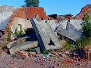 В городе Невьянск Свердловской области, на территории заброшенного кирпичного завода, на двух подростков рухнули бетонные плиты