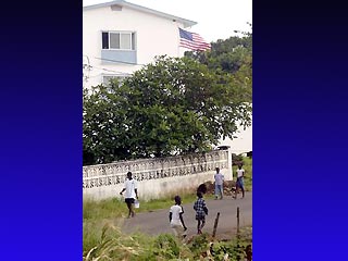 В понедельник посольство США в Либерии несколько раз подверглось нападению - оно было обстреляно из минометов. Об этом сообщили представители ВМФ США. Подробности последнего инцидента пока не известны