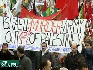 Десятки тысяч палестинцев на Западном берегу Иордана вышли на улицы, требуя прекратить всякие переговоры с Израилем