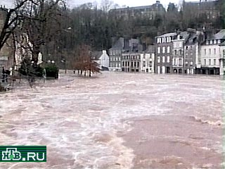 Сильное наводнение во Франции. В результате многодневных дождей под водой оказалось практически все атлантическое побережье Франции