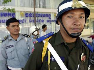 В столице Камбоджи в день выборов взорваны две бомбы