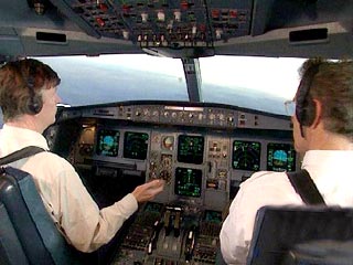 В международном аэропорту Франкфурта-на-Майне из-за задымления в кабине пилотов и пассажирском салоне вынужденную посадку произвел авиалайнер туристической авиакомпании "Томас Кук Эйрлайнз"