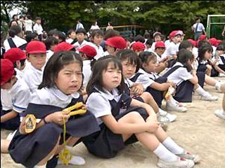  'Убирайся в свою страну!' - такие слова слышат все чаще корейские дети от своих японских сверстников