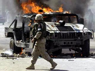 Иракские партизаны напали на американскую колонну в Ираке