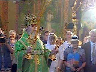 Патриарх Московский и всея Руси Алексий II освятил храм в честь преподобного Серафима в Сарове (Нижегородская область) и отслужил Божественную литургию