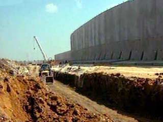 Министерство обороны Израиля выступило с заявлением о завершении строительства "первой очереди" так называемой "стены безопасности"