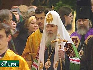 Сегодня православные христиане отмечают Рождество. В главном соборе России рождественское богослужение совершил Патриарх Московский и всея Руси Алексий II