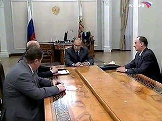 Путин провел совещание с Патрушевым и Устиновым в связи с терактом в Моздоке