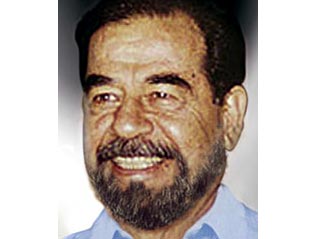 Разведка США считает, что бывший иракский лидер Саддам Хусейн сбрил свои "фирменные" усы и отрастил бороду