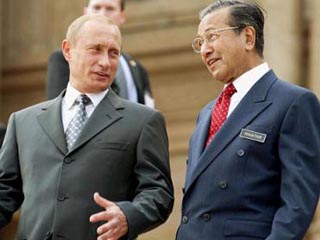На переговорах с премьер-министром Малайзии доктором Махатхиром Владимир Путин выразил пожелание о вступлении России в члены ОИК.