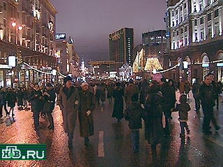В массовых гуляньях в Москве участвовали 15 тысяч человек
