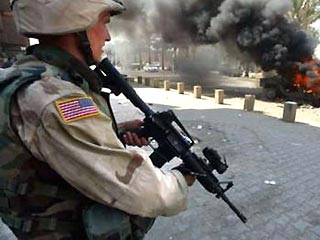 Четверо военнослужащих армии США были убиты в среду на шоссе в районе Дура, расположенном в центральной части Ирака к северу от Багдада, сообщает телеканал Al-Arabia