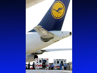 Самолет, летевший из Германии в США, над Атлантикой попал в зону турбулентности: 35 ранены