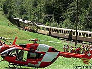 Около 30 человек получили сегодня ранения в результате столкновения поездов в швейцарских Альпах близ горного курорта Интерлакен