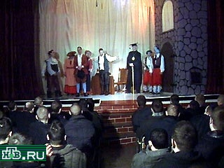 Театральный сезон в образцовой колонии N3 Ульяновска открывается премьерой спектакля по пьесе "Сутяги" французского драматурга Жана Расина