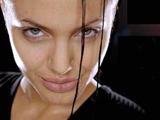 Кинозвезда Анджелина Джоли в телеинтервью сообщила, что разрывает отношения с отцом, актером Джоном Войтом