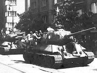 Чехословацкая армия на улицах Праги 1945 г.