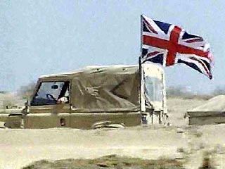 Один британский военнослужащий погиб и двое получили ранения в четверг в результате взрыва на окраине города Басра на юге Ирака