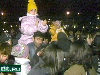 В течение двух недель, с  новогодних и рождественских праздников до Старого Нового года, во Владикавказе проходят елки, организованные специально для детей из семей вынужденных переселенцев