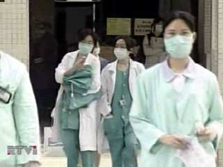 В пекинских госпиталях не осталось ни одного больного атипичной пневмонией. Сегодня после 100-дневного лечения из больницы "Дитань" были выписаны два последних пациента