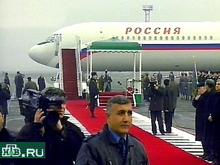 Президент Путин сегодня утром прибыл с визитом в Азербайджан