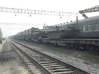 На Северо-Кавказской железной дороге подорван вагон поезда, перевозившего воинскую технику, сообщил центр по взаимодействию со СМИ министерства путей сообщения РФ