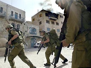 В связи с террористическим актом в Иерусалиме Израиль откладывает вывод своих армейских подразделений из палестинских городов и прерывает все встречи с представителями палестинской стороны