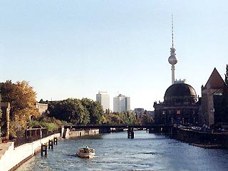 В результате засухи течение реки Шпрее в некоторых районах Берлина повернулось вспять. Об этом сообщил эксперт Института водной экологии и внутреннего рыбоводства Мартин Пуш