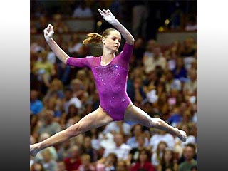 Россиянка Светлана Хоркина выиграла историческую золотую медаль на чемпионате мира по спортивной гимнастике в американском Анахайме
