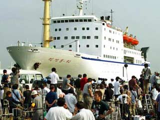 Японские власти задержали в понедельник в порту Ниигата северокорейский паром "Мангенбон-92", который, как подозревают в Токио, мог ранее использоваться в разведывательных целях