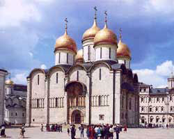 Успенский собор Московского Кремля стал сегодня главным местом торжеств, посвященных празднику Успения Пресвятой Богородицы