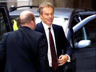 Премьер-министр Великобритании Тони Блэр начал в четверг давать показания на слушаниях по делу о гибели британского эксперта в области оружия массового поражения Дэвида Келли